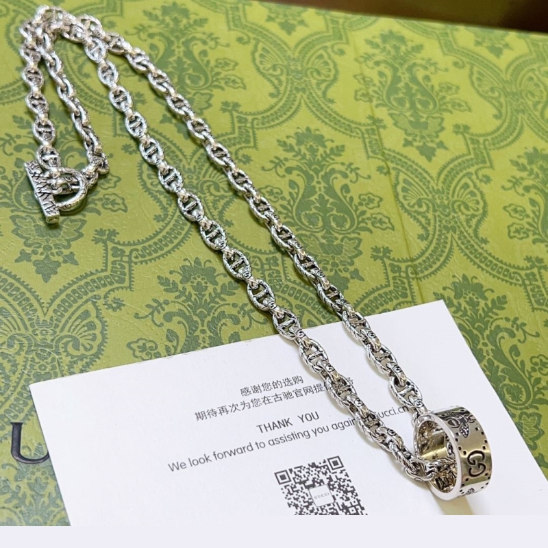 G*u*i necklaces